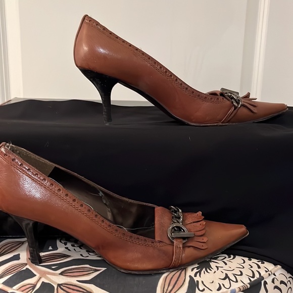 Stuart Weitzman Spectator-style Kitten Heel - Picture 5 of 10